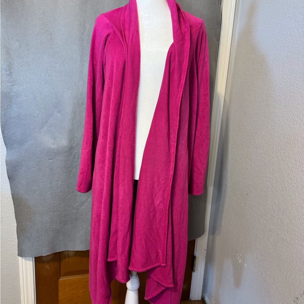 TravelSmith Vibrant Pink Open Front Wrap. Excellent Condition.